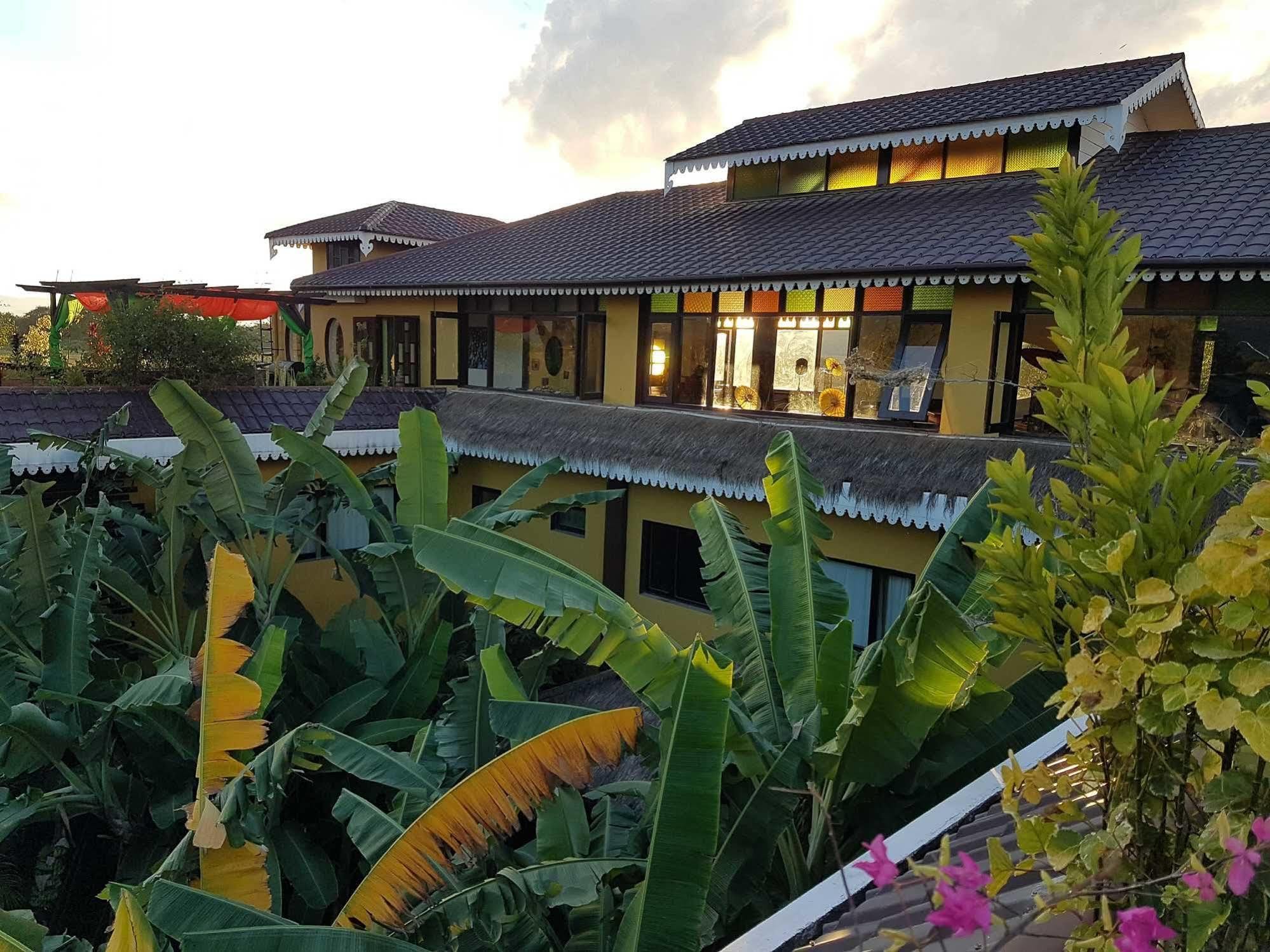 Thanakha Inle Hotel Nyaung Shwe Exterior foto