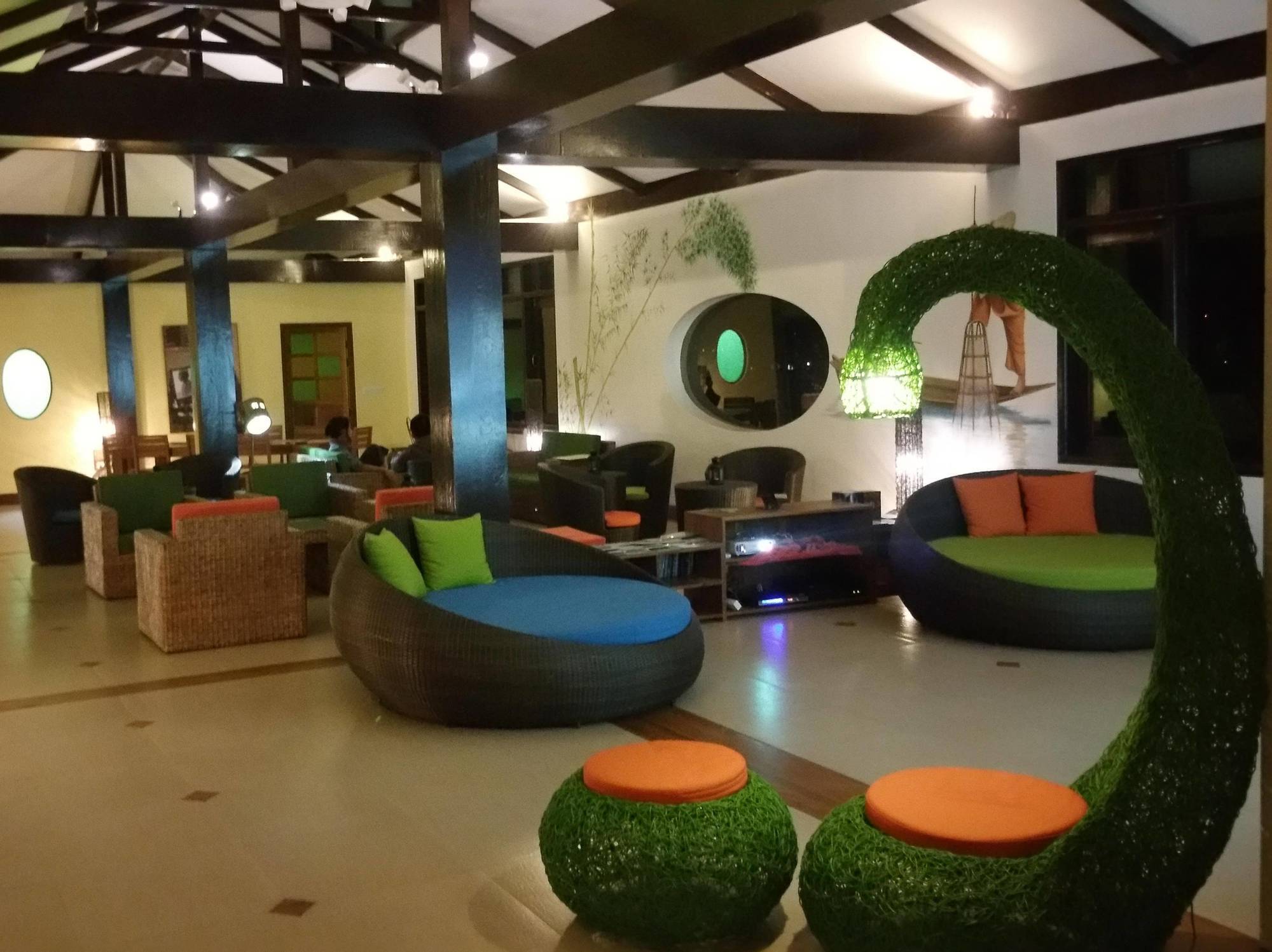 Thanakha Inle Hotel Nyaung Shwe Exterior foto